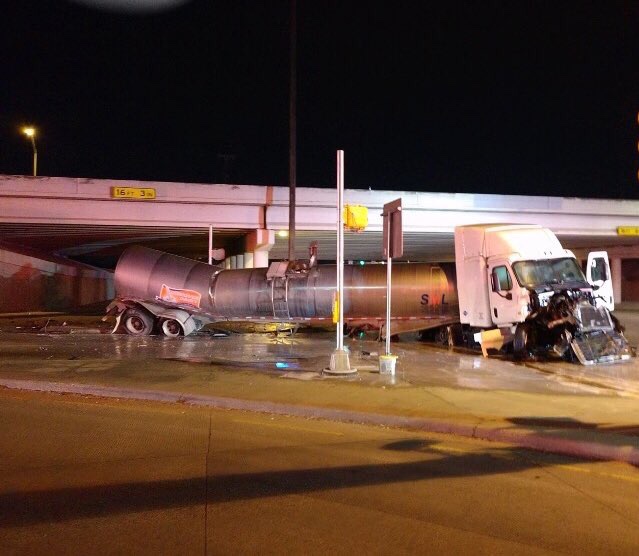 18 Wheeler crashes off bridge in Grand Prairie, causes oil spill | DFW ...