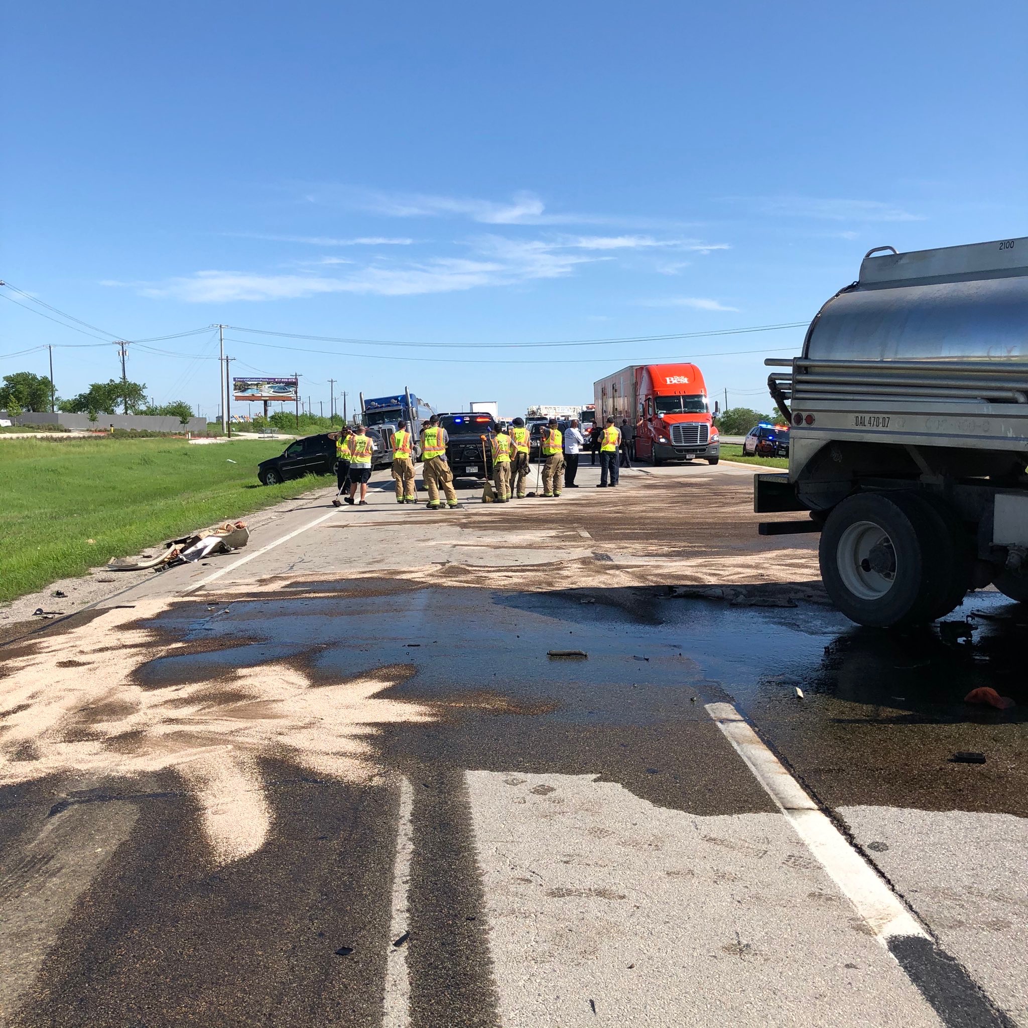Highway 287 reopened in Fort Worth after crash involving oil truck