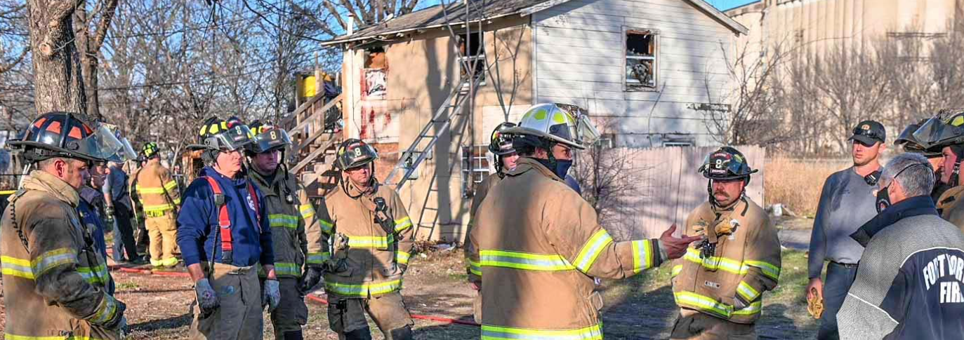 Fort Worth firefighters rescue children trapped inside burning ...